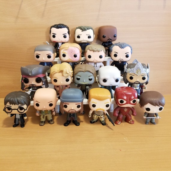 Funko Pop blanc à 3 niveaux de 14 pouces Présentoir/support Peut contenir  jusqu'à 14 Pops -  France