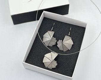 Ensemble de bijoux en origami Fibonacci en acier inoxydable, collier et boucles d’oreilles, bijoux géométriques brillants, hypoallergénique, ensemble de bijoux élégants délicats