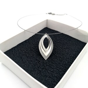 Stainless Steel Leaf Wire Necklace: Hypoallergenic Geometric Choker