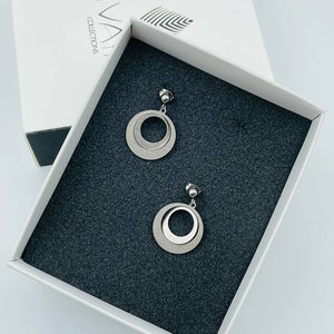 Stainless steel elegant mini Circles earrings, Minimalist shining 3D jewelry, Hypoallergenic dainty earrings, Circles hoop earrings for her