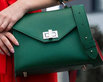 Groene leren handtas: chique schoudertas, verstelbare riem