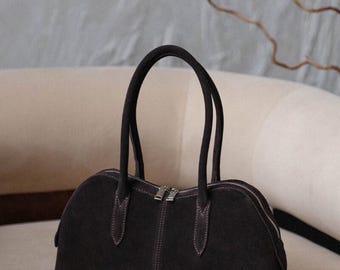 Ciemnobrązowa torebka wykonana z naturalnego zamszu Ręcznie robiona skórzana torba Brązowa torba zamszowa Zamszowa torba na ramię Skórzana torba typu bagietka