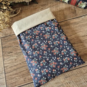 Red Flowers Book Sleeve / Booksleeve / Paperback and Paperback Format