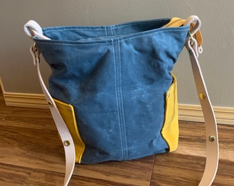 Waxed Canvas Crossbody Tote: Zippered Top Travel Bag