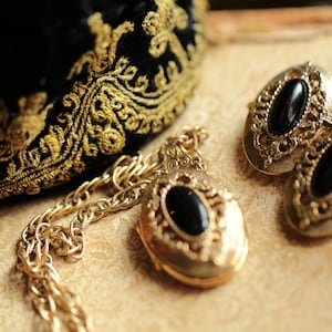 Victorian Style Vintage Mourning Locket with Earrings