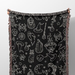 Black and White Halloween Woven Throw Blanket Tapestry, Spooky Halloween Blanket, Monochrome Ghost Pumpkin Decorative Blanket Gift for Kids