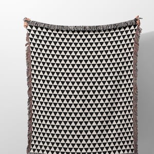 Triangle Woven Throw Blanket Tapestry, Black and White Triangle Geometric Design Woven Blanket, Decorative Aesthetic Gift Blanket Minimalist