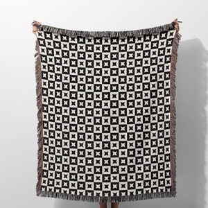 Checkered Woven Throw Blanket for Couch, Aesthetic Black and White Checker Blanket, Retro Style Home Decor Gift for Wife, Sister, Girlfriend