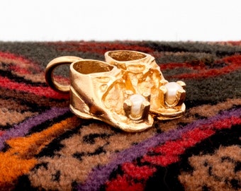 Vintage 10k Yellow Gold Baby Booties Pendant: Faux Pearl Charm, 1970s
