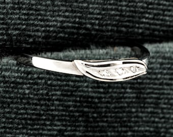 Vintage 14k Gold Diamond Band with Leaf Setting, Art Deco Era Circa 1940s