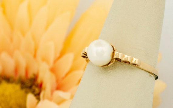 Vintage 9k Yellow Gold Pearl Solitaire Ring with … - image 1
