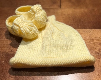 Yellow Baby Booties & Baby Hat SET, Newborn Shoes - Bonnet, New Baby Gift