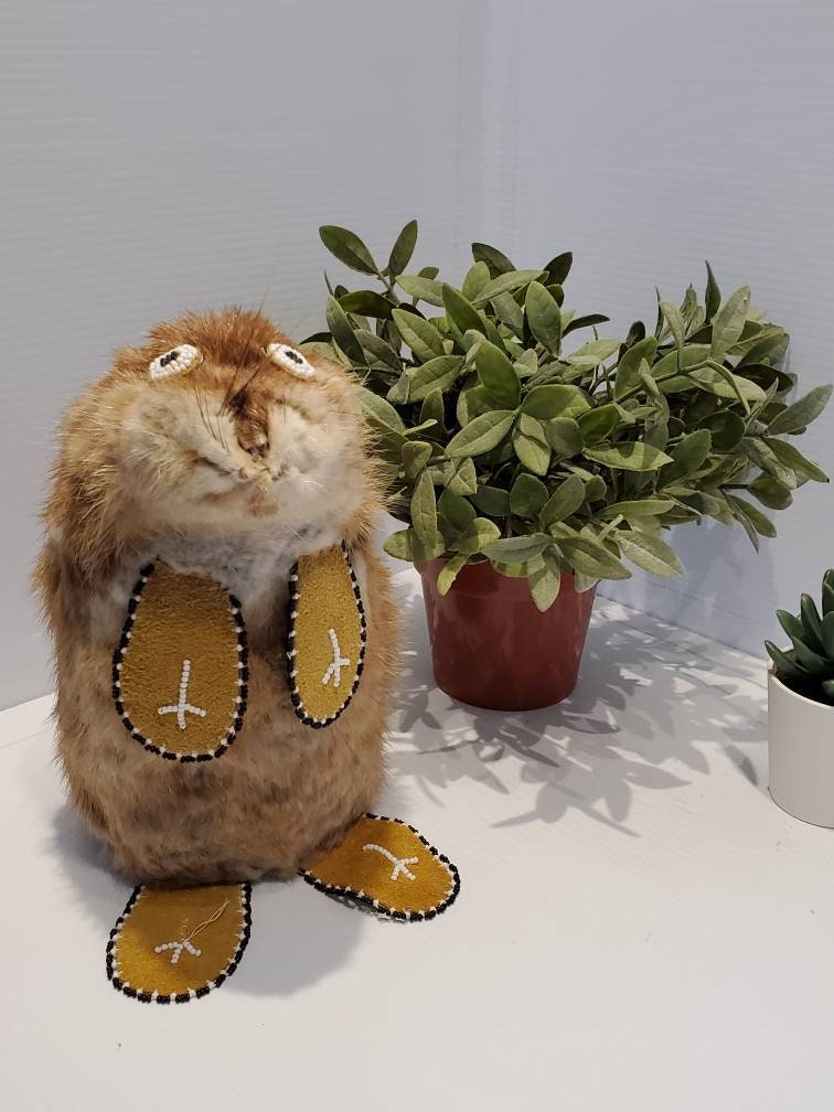 Vintage Indigenous Fur Pelt Beaver Stuffed Toy, Beaded Fur Beaver, Indigenous Art, Beaver Decor, Handmade Beaver, Native Handmade Beaver