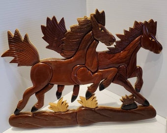 ヴィンテージのスクロール木製疾走馬の壁飾り、手作り、フォークアート