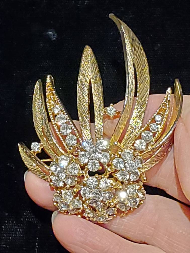 Vintage Usner Gold Tone Crystal Rhinestone Floral Brooch, Usner Fashion Jewelry, Signed Brooch, Mid Century Brooch Pin, Fancy Flower Brooch - Etsy Vintage Usner Gold Tone Crystal Rhinestone Floral Brooch, Usner Fashion Jewelry, Signed Brooch, Mid Century Brooch Pin, Fancy Flower Brooch - Etsy