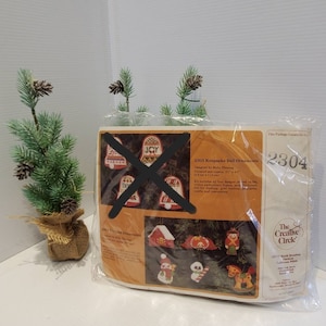 Vintage Creative Circle Felt Toyland Ornaments Craft Stitch Kit, Christmas Sew Kit, Christmas Craft Kit, Felt Christmas Craft Needlework Kit