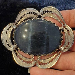 Vintage West Germany Brosche, ovaler viktorianischer Stil, filigranes Silber getönt, Blauer Tigerauge Stein, West Germany Schmuck, Vintage Schmuck