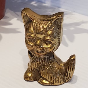 Vintage Brass Cat Figurine, Kitsch, Brass Collectibles, Brass Animals, Brass Decor, Kitten Decorations, Cat Ornaments, Cat Lovers Gift