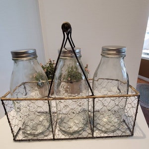 Vintage Chicken Wire Milk Bottle Holder With Bottles, Country Milk Bottle Carrier, Country Kitchen Decor, Farmhouse Kitchen Decor, Shabby