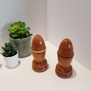 Vintage Wood Salt And Pepper Shakers, Mid Cdntury Salt And Pepper Shakers, Vintage Kitchenware, Country Farmhouse Kitchenware, Egg Shape