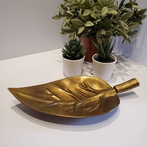 Vintage Brass Leaf Dish, Leaf Decor, Fall Decor, Leaf Trinket Dish, Leaf Catch All Dish, Brass Leaf Footed Dish, Brass Decorative Leaf