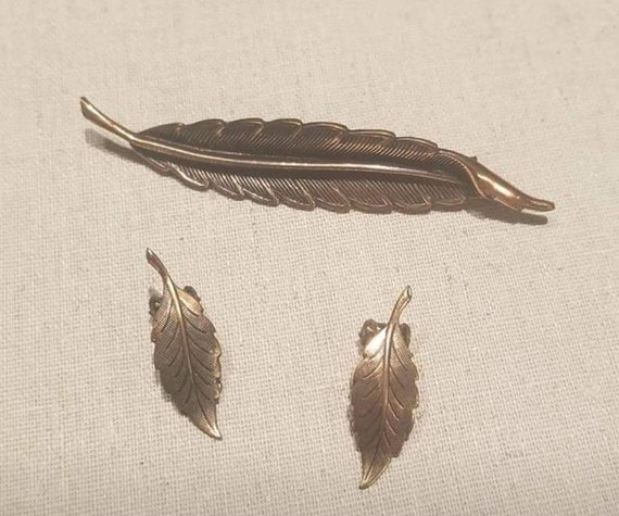 Vintage Leaf Brooch and Clip On Earrings, Metal B… - image 1