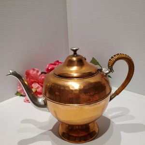 Vintage flamländsk koppartekanna med bambuhandtag, gammal koppartekanna, teservis, inlindat bambuhandtag, kopparporslin, koppar köksredskap