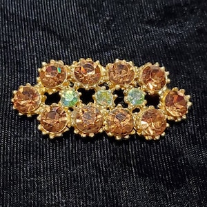 Vintage Gold Grüne Strass Brosche, Mid Century Strass Brosche, Viktorianischer Stil Strass Brosche, Alte Brosche, Goldton