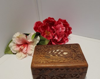 Vintage Hand Carved Wooden White Shell Floral Trinket Box, India Inlaid White Shell Wooden Box, Boho Carved Decorative Box, Wood Jewelry Box