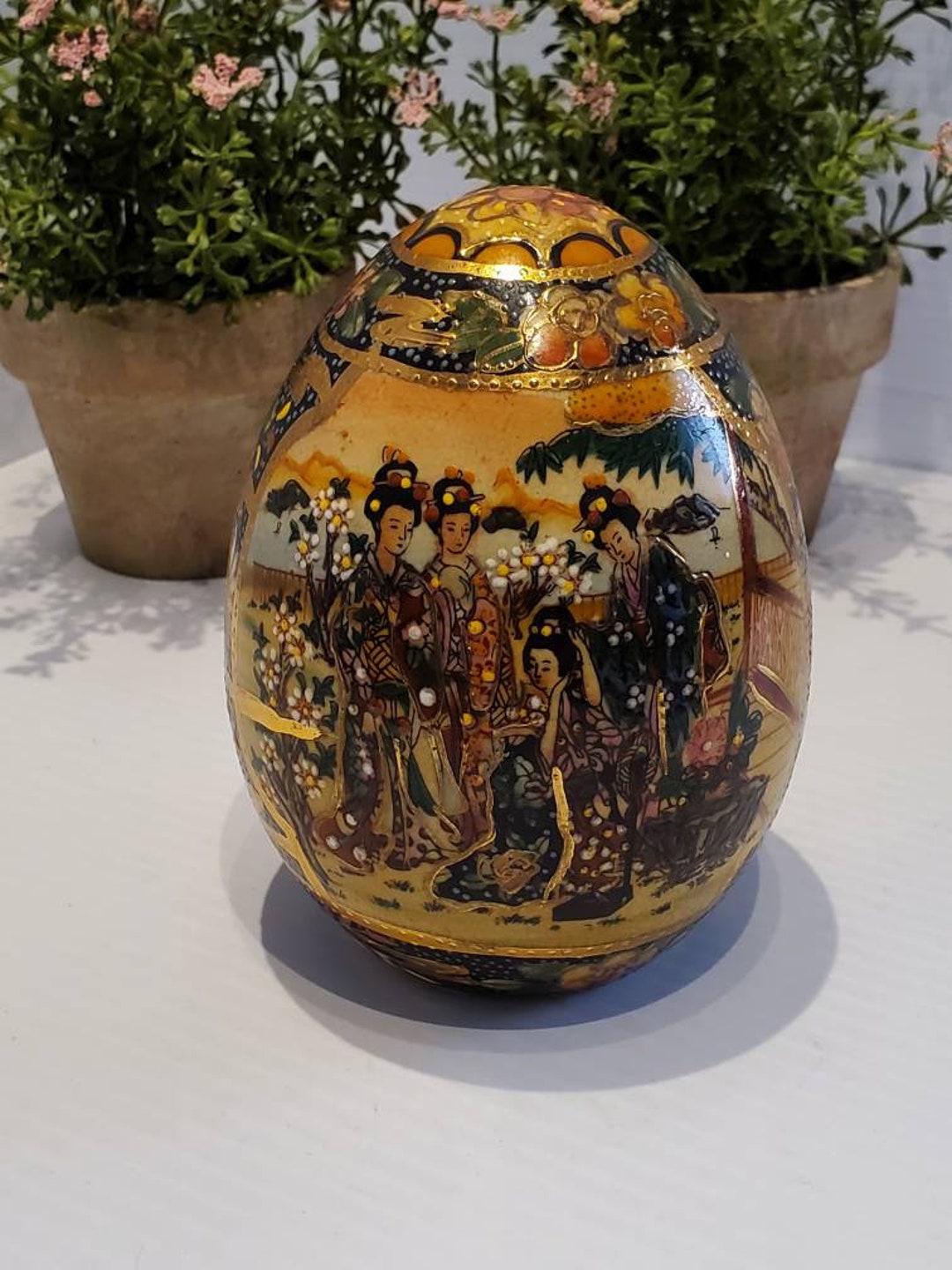 日本の陶器製装飾卵 Vintage Satusuma Geisha Women Motif Egg, Handpainted Egg