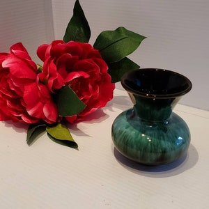 Vintage Blue Mountain Pottery Vase, Bud Vase, Green Pottery, Circa 80s, Handmade, Canada Pottery, Artisan Pottery Decor, Green Ceramic Vase
