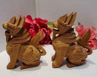 Figura vintage de madera tallada a mano Foo Dog, adorno chino Lucky Foo Dog, decoración china, perro Foo asiático, coleccionables chinos, cincelado