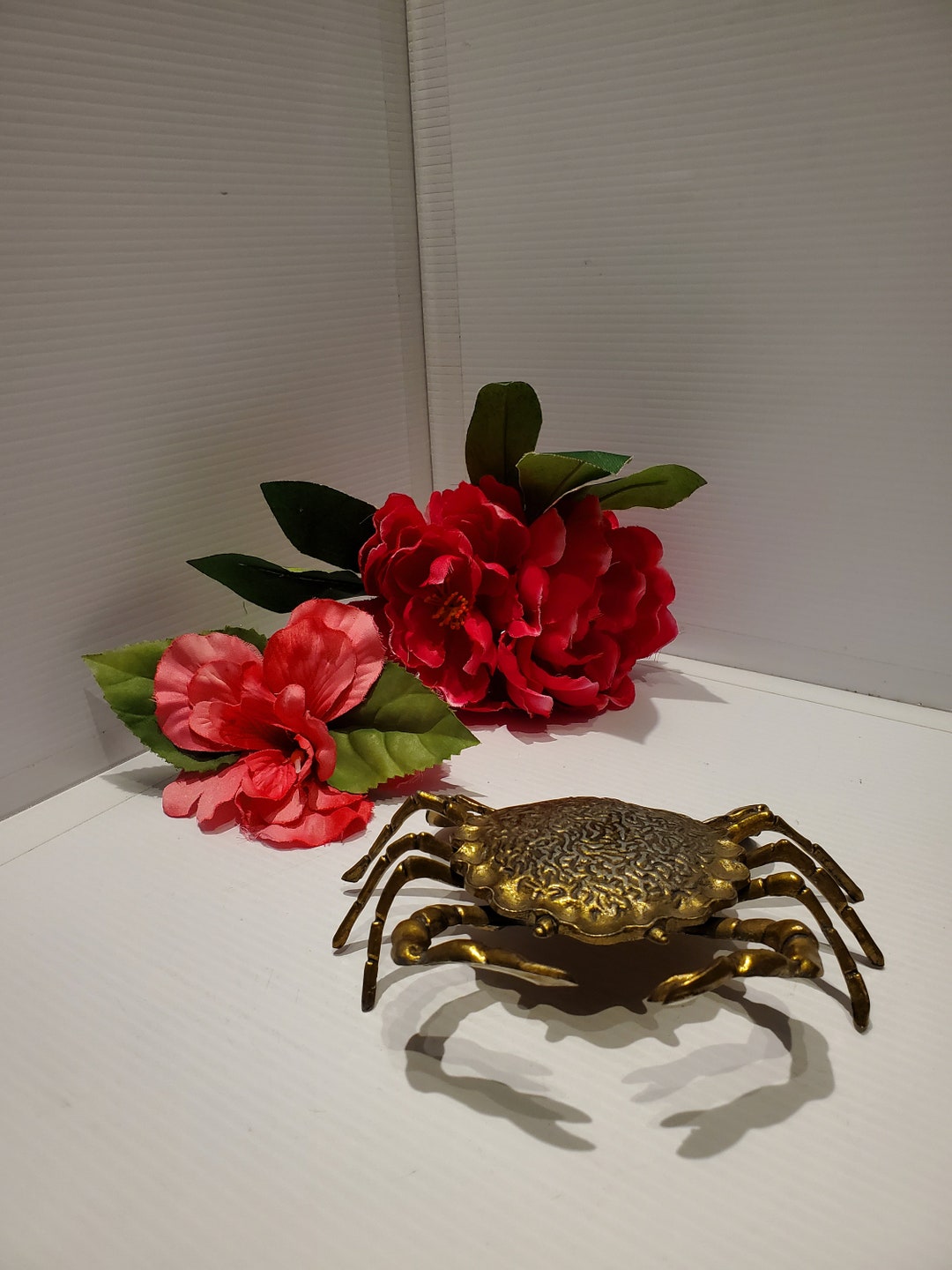 Vintage Mid Century Modern Gold Brass Crab Hinged Lid Trinket Box