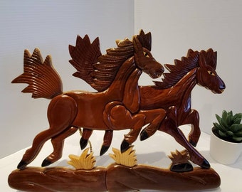 ヴィンテージのスクロール木製疾走馬の壁飾り、手作り、フォークアート