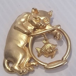 Vintage Cat In Fish Bowl Brooch, 1980s, Gold Toned, JJ Jonette Jewelry, Cat Jewelry, Cat Gifts, Cat Lovers, Kitsch Cat Brooch, Cat Fashion