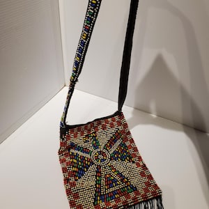 Bolsa vintage com borlas Thunderbird com miçangas, bolsa com miçangas indígenas, bolsa Thunderbird com miçangas dos anos 70, bolsa com alça hippie, bolsa com miçangas hippie