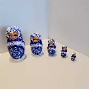 Vintage Matryoshka Nesting Dolls, Wooden Laquer Russian Dolls, White And Blue Nesting Dolls, Hand Painted, Russian Ukraine Decor, Stacking