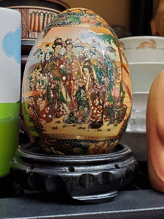 日本の陶器製装飾卵 Vintage Satusuma Geisha Women Motif Egg, Handpainted Egg
