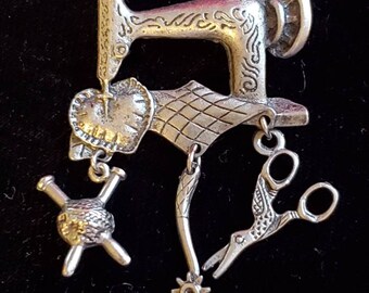 Drawer - ロージーモンスターembroidery brooch cut and sew doobeedooembroideryframeembroi