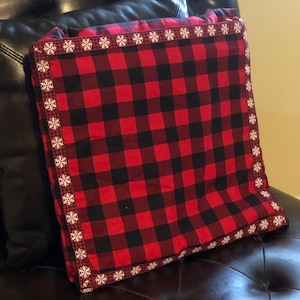 Buffalo Check Black Bear Children&#39;s Pillow Blanket
