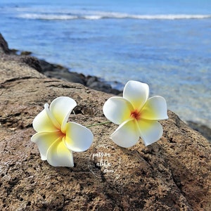 Plumeria Hair Stick, Tropical Flower, Hawaiian Flower Hair Pick, Ear Flower, Hair Flower Stick, Ear Stick, Beach Party, Bridal Headpiece