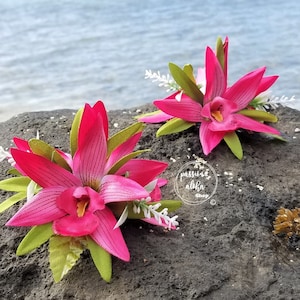 Triple Orchid Hawaiian Flower Hair Clip, Tropical Hair Clip, Flower Fascinator, Flower Brooch, Silk Flower Hair Clip, Wedding Headpiece