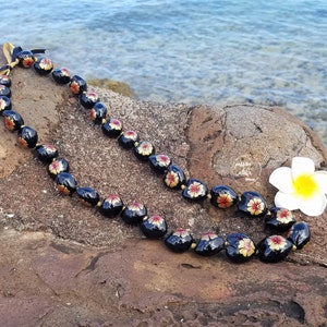Hawaiian Kukui Nut Lei, Kukui Nut with hand-painted Hibiscus Lei, Hawaiian Necklace, Beaded Necklace Party Lei, Flower Lei, Graduation Lei