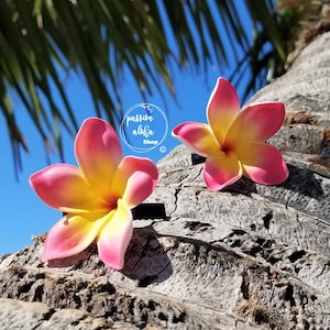 Plumeria Hair Clip, Tropical Hair Clip, Bride Headpiece, Wedding Hair Flower, Bridal Headpiece, Beach, Fascinator, Hawaiian Flower Hair Clip
