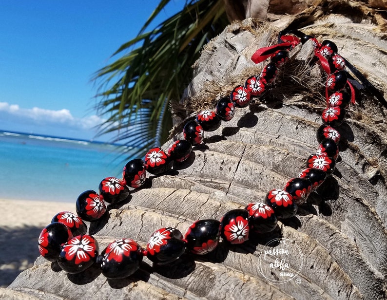 Hawaiian Kukui Nut Lei with hand-painted Red Hibiscus 34'-Polynesian,Hula Accessory,Beaded Necklace,Graduation&Traditional Leis,Gifts 