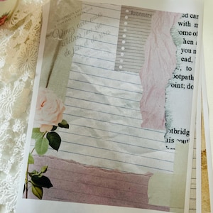 Könnte beinhalten: Ein Stapel Papier mit einem Collage-Design. Die Collage enthält liniertes Papier, zerrissenes rosa Papier und eine Blumenillustration. Der französische Text lautet "Venez avec nous célébrer une vie de joie et de rires."