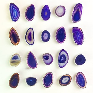 Ágata morada con borde plateado: soporte para teléfono con piedras preciosas personalizado