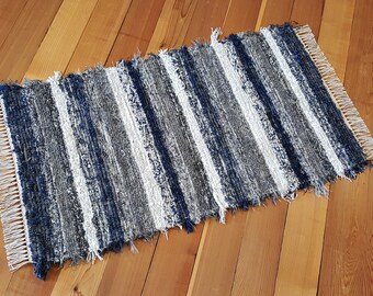 Hand Woven Rag Rug: Navy, Gray & White Textured Area Rug (28" x 49")