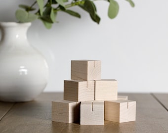 Conjunto de soporte de fotos de madera de 5 cubos de arce, soporte de soporte de tarjeta de lugar, soporte de retrato, soporte de tarjeta de lugar de boda