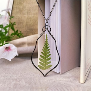 Fern necklace Stained glass fern Elven pendant Pressed fern necklace, Dried fern Magic forest necklace,Botanical jewelry gift,Real fern leaf